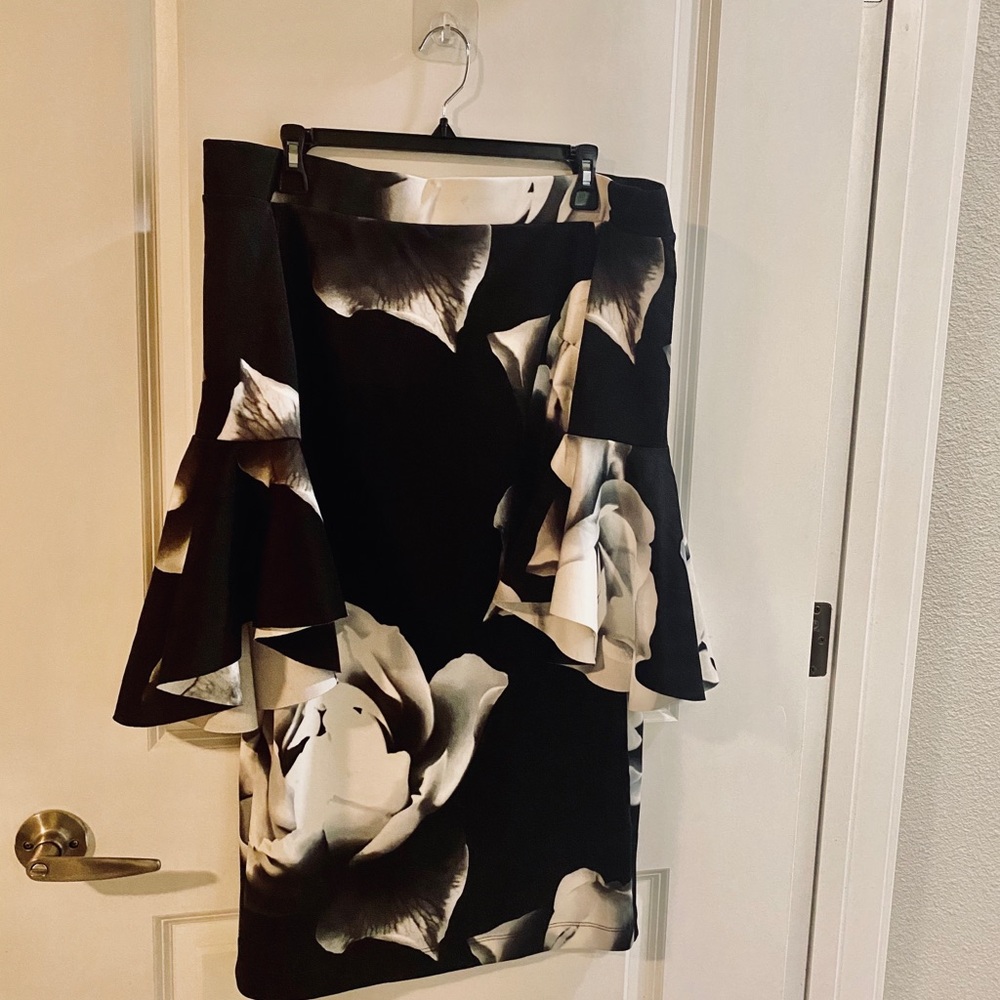 Venus black and white dress